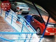 В сети разыскивают малолетних хулиганок, царапавших автомобили в Киеве (фото)