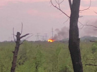 Полыхало всю ночь: появились фото уничтожения боеприпасов боевиков на Донбассе