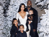 Ким Кардашьян с мужем и детьми