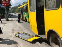 У маршрутки отпала дверь