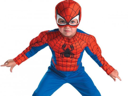 ребенок в костюме «Человека-паука»