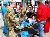 В Одессе приземлился борт с ранеными украинскими бойцами (фото)