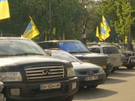 Акция "евробляхеров" в Киеве: протестующий наехал на полицейского и угрожал вскрыть себе вены 