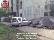 Даже не вызвал "скорую": очевидцев возмутило поведение водителя, сбившего двух пешеходов в Киеве 