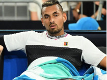 Зламана ракетка та викинутий стілець: відомий тенісист розпсихувався на престижному турнірі (фото, відео)