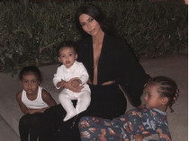 Ким Кардашьян с тремя детьми