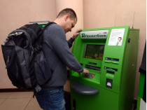 получение денег в банкомате 