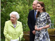 Кейт Миддлтон показала королеве Елизавете свой сад на Выставке цветов и едва не нарушила этикет (фото, видео)