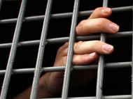 Опасная любовь: тюремная надзирательница забеременела от заключенного и попала за решетку (видео)