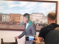 Зама Садового во Львове облили краской (фото, видео)