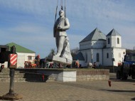 Процесс пошел: в Беларуси впервые демонтировали памятник Ленину