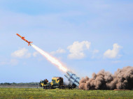 Ракета летит почти над землей: под Одессой прошли испытания РК “Нептун” (фото и видео)