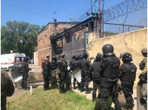 Полиция у стен Одесской колонии 