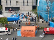 Резня под Токио: неадекват с ножом напал на взрослых и детей на остановке