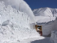Карпаты в Румынии завалило снегом: высота сугробов достигает шести метров 