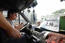 Если владелец маршрутного такси повышает стоимость проезда на 50 копеек, то теряет каждого пятого пассажира