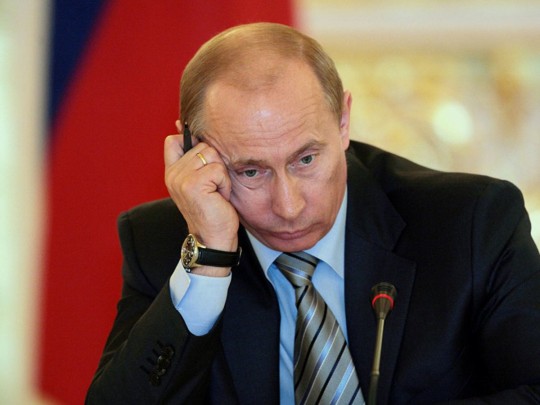 У Путина из-под ног уходит почва, рейтинг доверия катастрофически падает