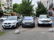 Пройти просто негде: сеть возмутили "герои парковки" в центре Киева