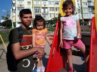 «Мои девочки вернутся в Украину»: продавший почку иракец отвоевал всех дочек у матери-алкоголички