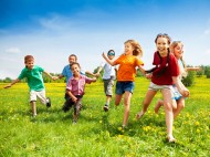 Языковые, спортивные и IT-лагеря: куда отправить ребенка на летние каникулы