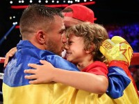 Не хуже папы: сын Василия Ломаченко провел дебютный бой (фото, видео)