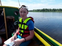 10-летний Глеб на яхте в летнем детском лагере «Летучая Рыба» под Киевом