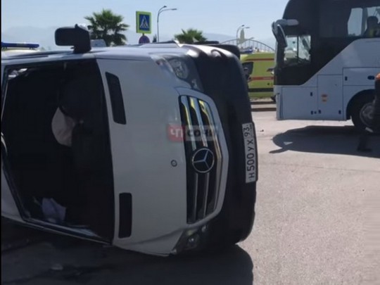 В Сочи столкнулись два автобуса с туристами много пострадавших


10:53