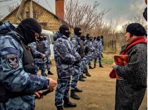 Массовые обыски в Крыму: появилась тревожная информация о задержанных