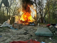 На Лысой горе в Киеве горел дом ромов: в сети показали видео с места ЧП