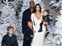 Ким Кардашьян с мужем и тремя старшими детьми