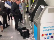 Биткоин-банкомат в лондонском метро начал «плеваться» деньгами (видео)