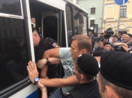 На марше в Москве задержали Навального и сотню других россиян, в том числе журналистов (фото, видео)