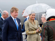 Зеленое с золотом: королева Нидерландов Максима прибыла в Ирландию в удивительном наряде (фото)