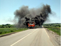 Под Полтавой на ходу загорелся автобус с пассажирами: жуткие фото с места происшествия