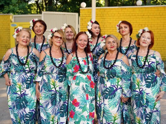 Гавайские танцы и фотосессия на открытии нового сезона кино-сада в киевском Гидропарке 
