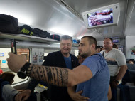 Появление Порошенко в поезде вызвало восторг в соцсетях