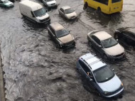 Почти Венеция: в Киеве ливень затопил дороги (фото, видео)