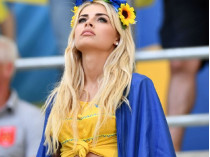 Таким стоит посвящать голы: самые красивые девушки и жены украинских футболистов (фото)