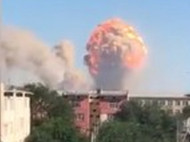 В Казахстане прогремел мощный взрыв на складе боеприпасов: происшествие попало на видео