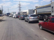 Бойня на дороге: под Одессой подрались местные жители и водители фур