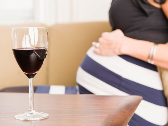 Пить или не пить: Супрун развенчала миф о безвредности малых доз алкоголя для беременных