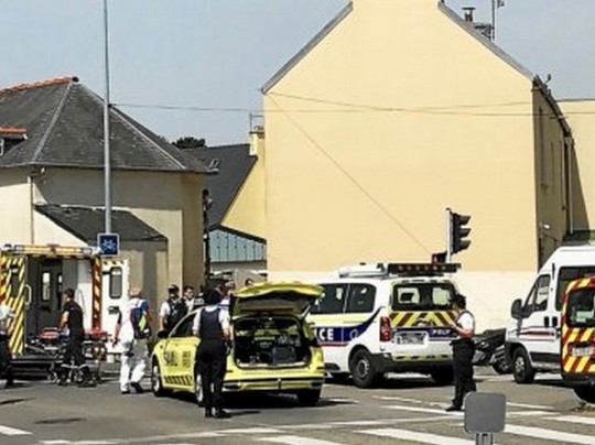 Полиция возле мечети в Бресте