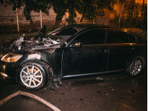 В Киеве взорвался автомобиль: фото и видео с места ЧП
