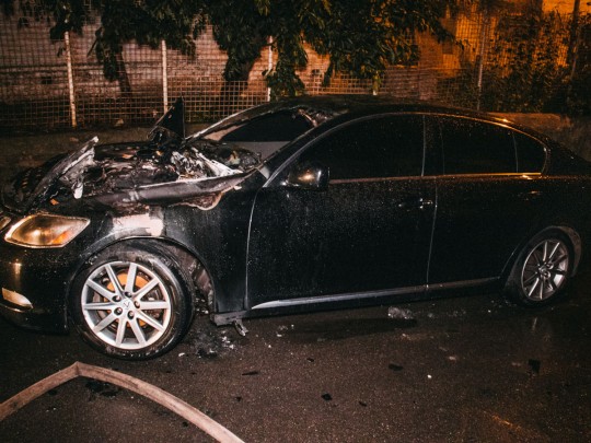 В Киеве взорвался автомобиль: фото и видео с места ЧП