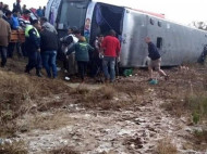 В Аргентине перевернулся автобус с туристами, погибли 15 человек (видео)