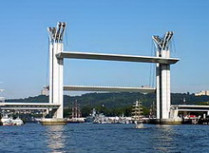 В руане через реку сену построили самый высокий разводной мост в европе
