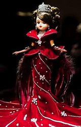 В токийском универмаге продается кукла в расшитом бриллиантами платье, которая стоит около 942 тысяч долларов