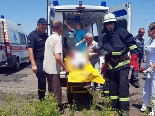 Маршрутка столкнулась с грузовиком под Николаевом: погибла девушка, 15 пострадавших (фото)