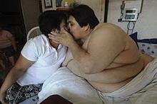 Самый толстый человек в мире, который весит 360 килограммов, собирается жениться