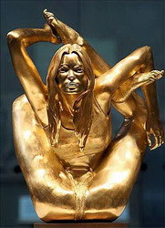 Скульптор марк куинн изваял супермодель кейт мосс в натуральную величину из 50 килограммов&#133; Чистого золота